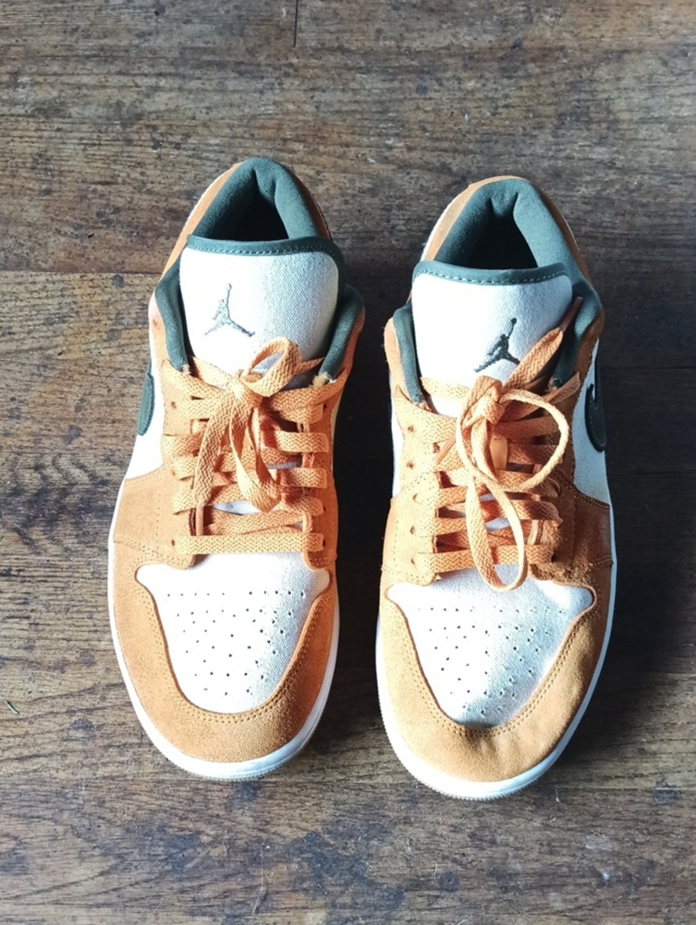 Jordan 1 Low SE Light Curry Shoes